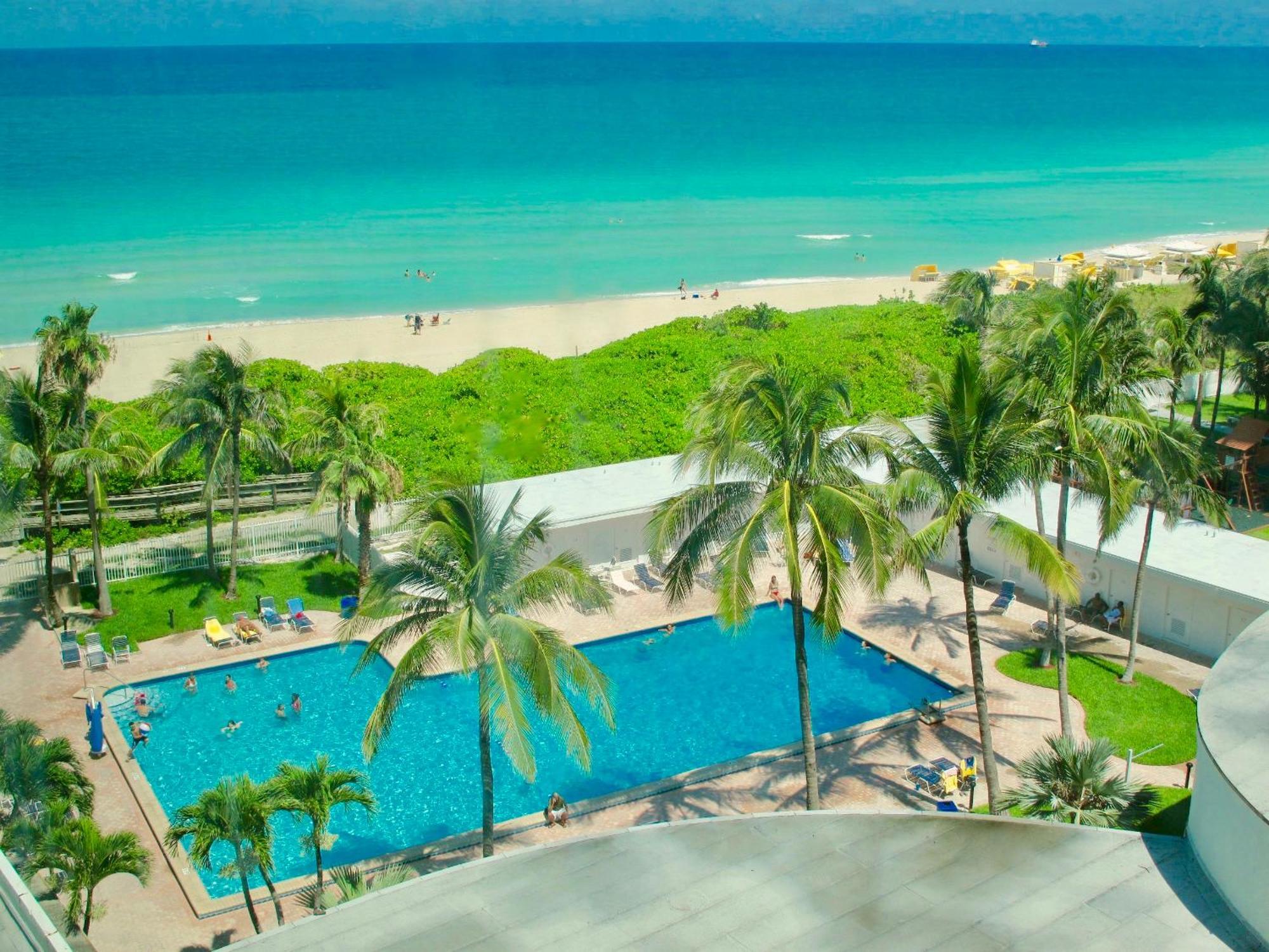 Directly On The Beach With Pool & Ocean View マイアミビーチ エクステリア 写真